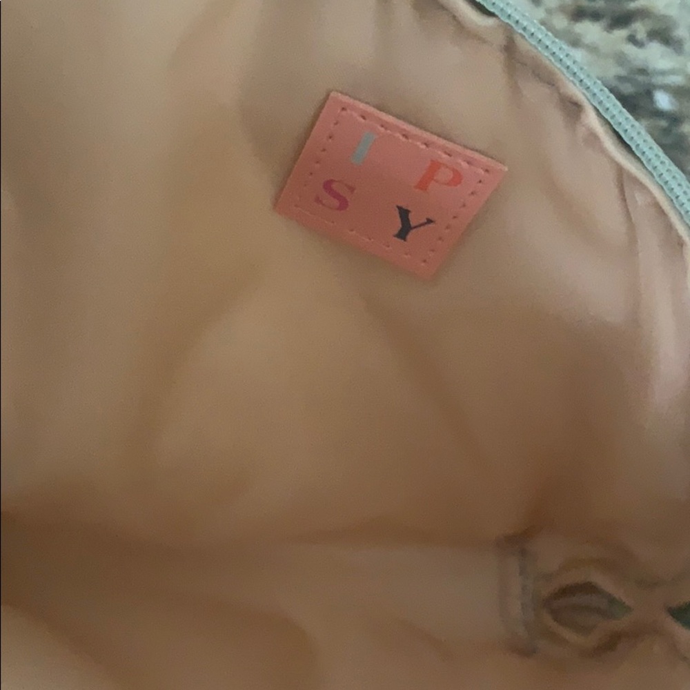 Ipsy bag - Picture 2 of 2